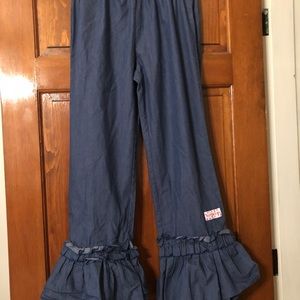 RUFFLE GIRL CLASSIC RUFFLE PANT IN EUC, SIZE L